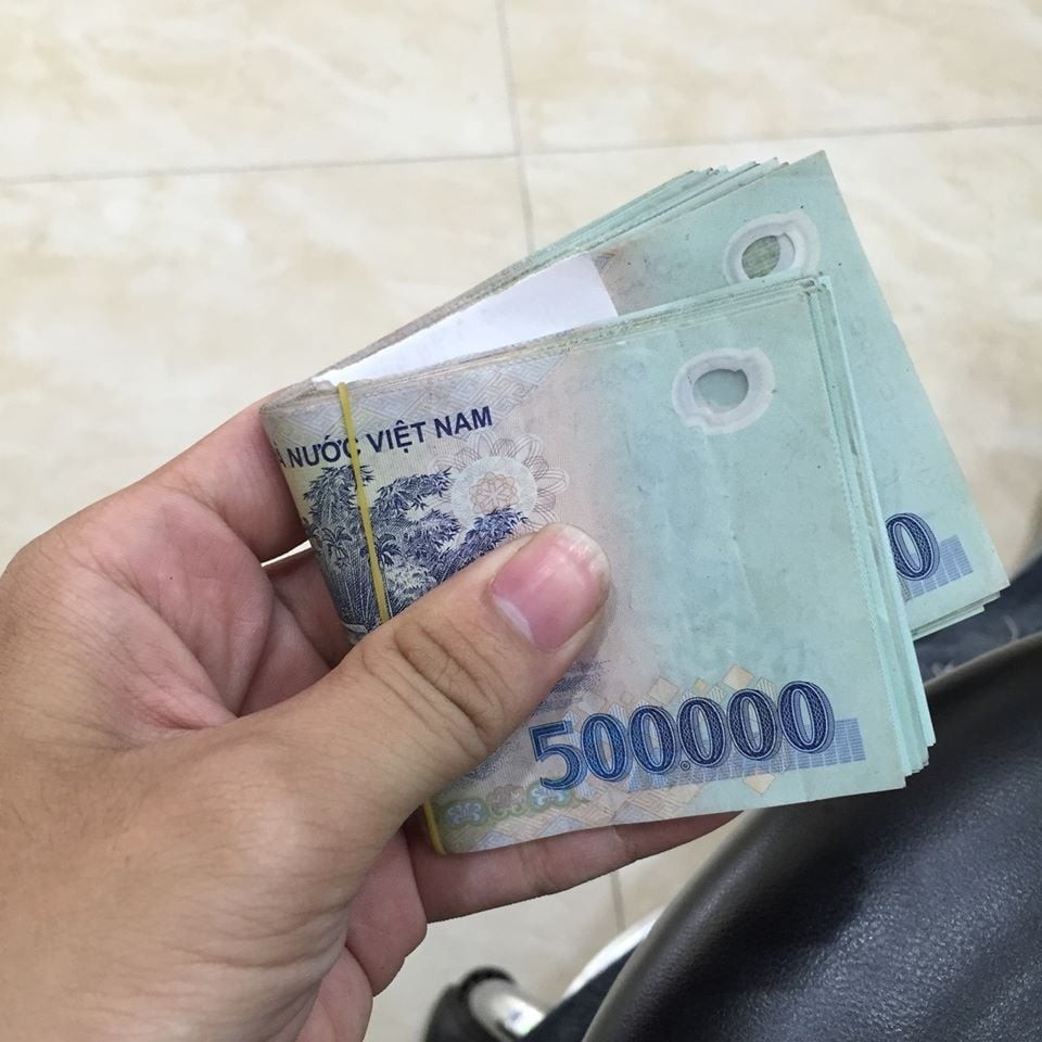 Nhặt được tiền 500 nghìn: Làm gì khi nhặt được số tiền lớn?
