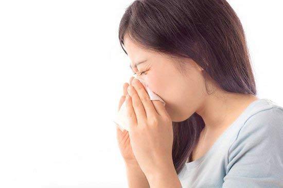 Nhảy mũi 2 cái là gì?