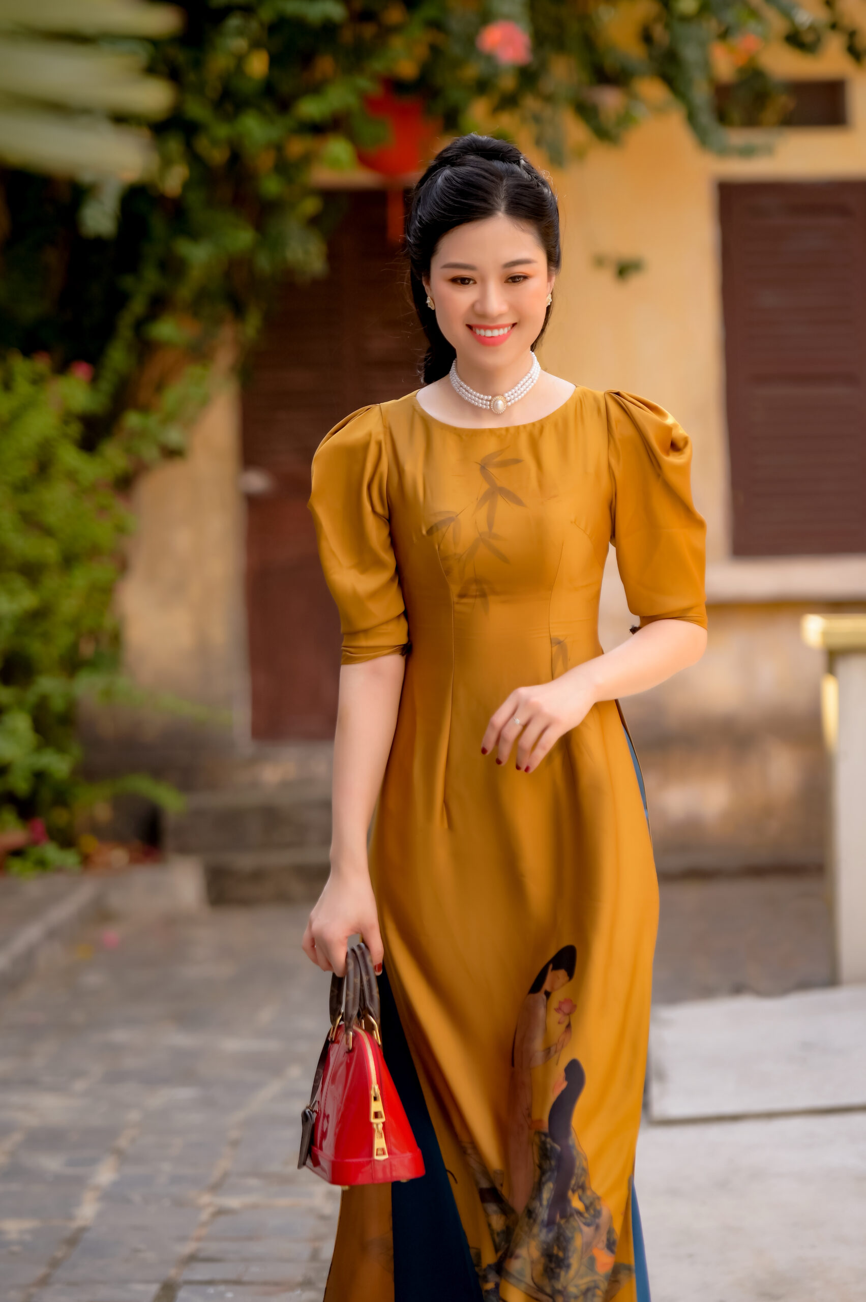 Dáng Đi Khi Mặc Áo Dài: Tự Tin Và Uyển Chuyển Gallery 1