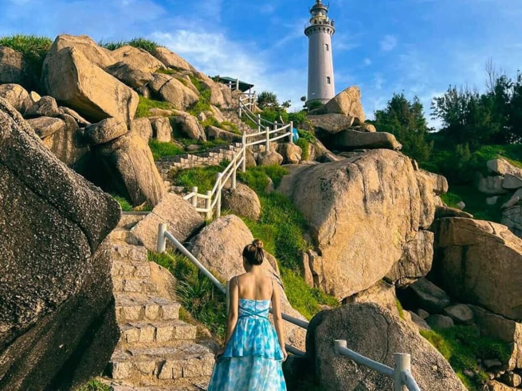 Du lịch Dế Mèn: Khám phá thế giới tuổi thơ đầy màu sắc Gallery 1