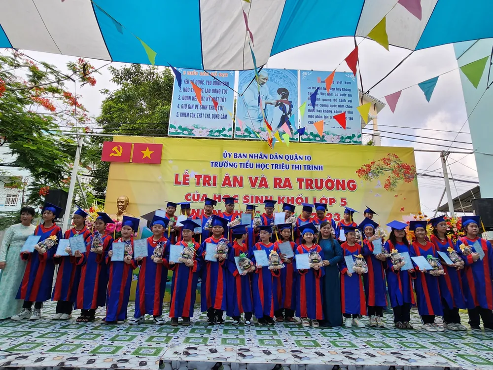 Lễ Ra Trường Cho Học Sinh Lớp 5: Kỷ Niệm Tuổi Thơ Ngọt Ngào Gallery 2