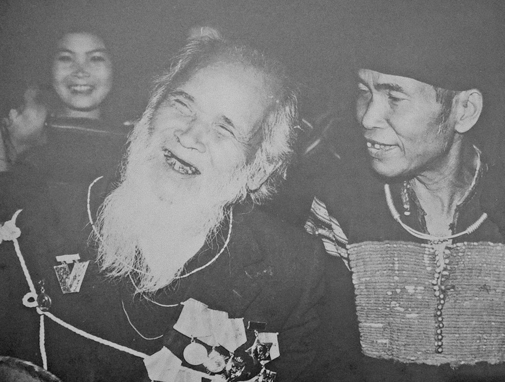 Anh hùng núp trong tác phẩm văn học nào? Gallery 1