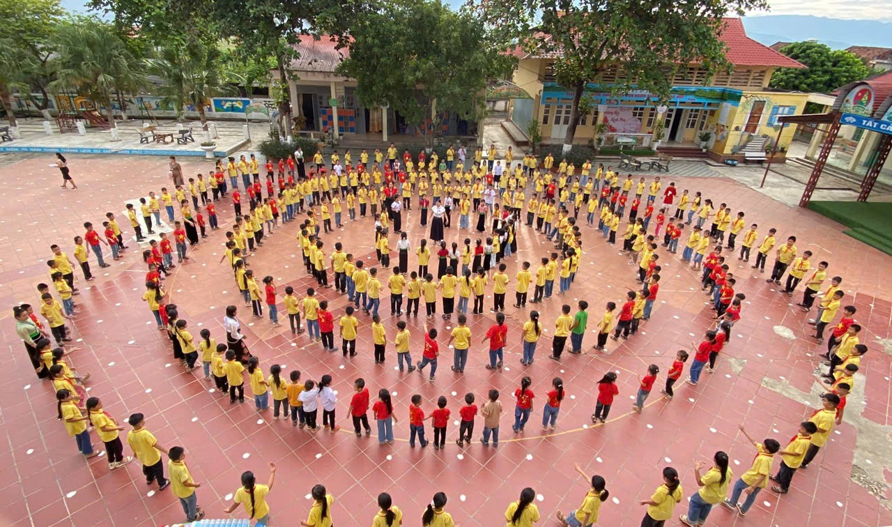 Sân Trường Sôi Động Gallery 1