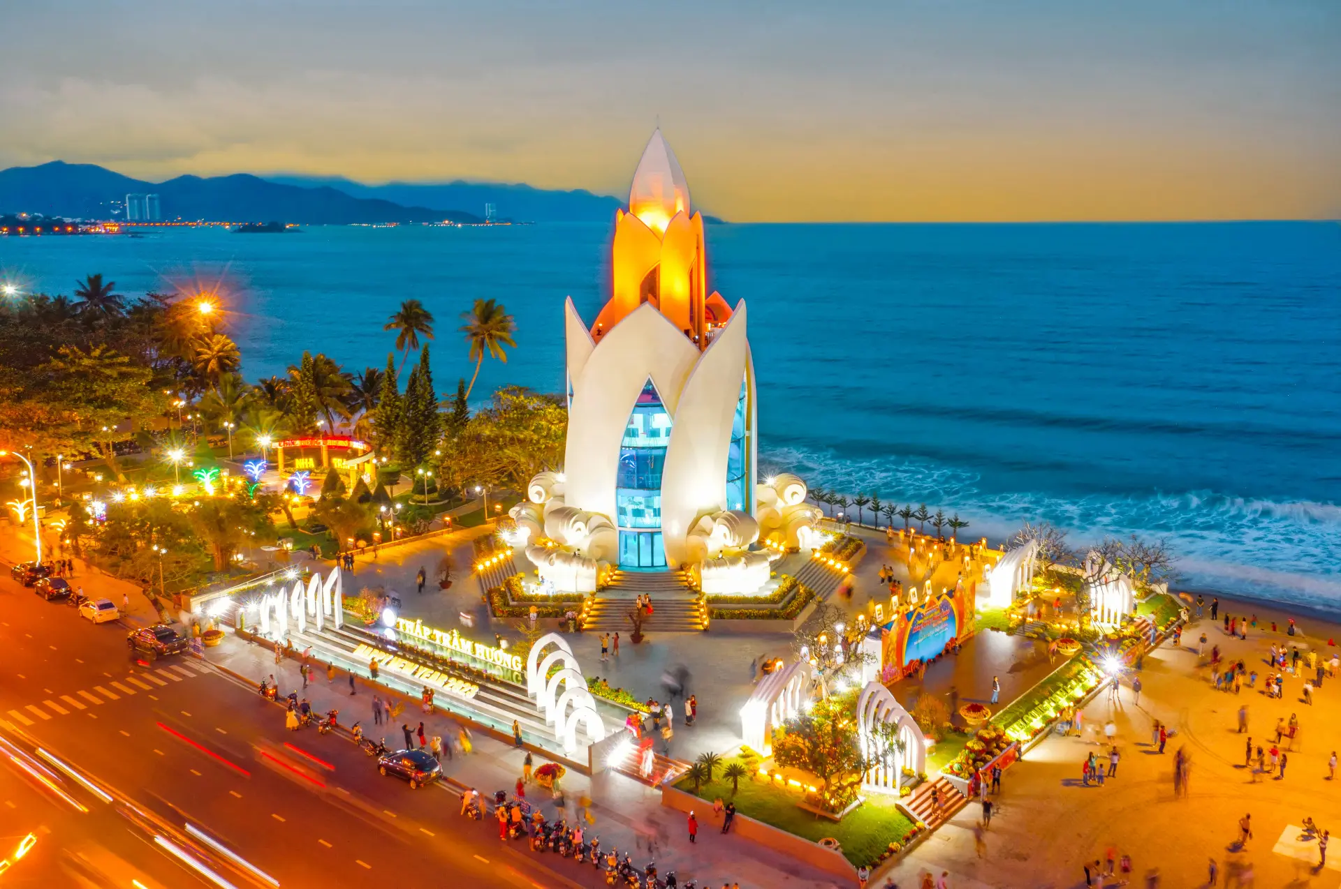 Biển Nha Trang Về Đêm: Khám Phá vẻ đẹp lung linh huyền ảo Gallery 1