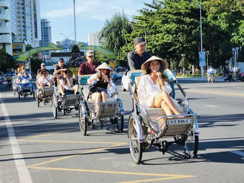 Xích lô Nha Trang: Trải nghiệm thú vị khám phá thành phố biển Gallery 2