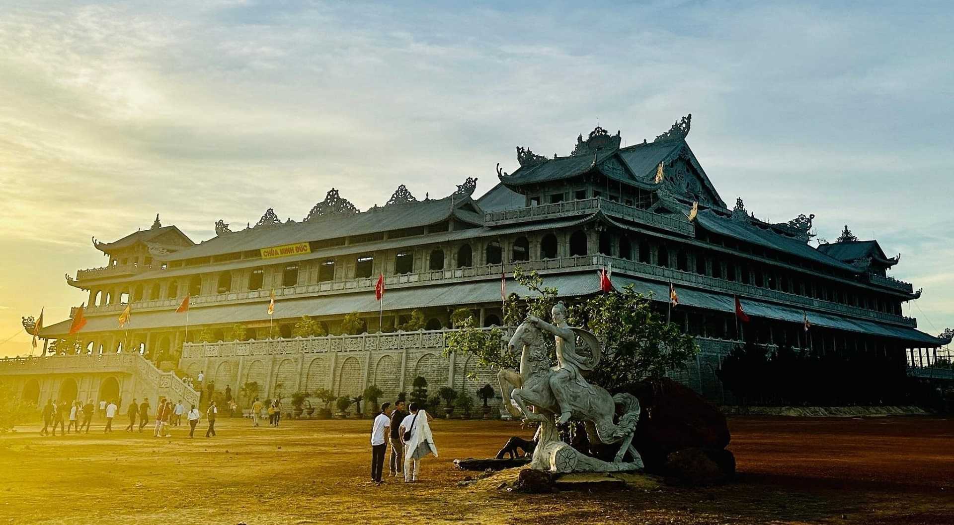 Chùa ở Quảng Ngãi - Khám phá những ngôi chùa cổ kính và linh thiêng Gallery 1