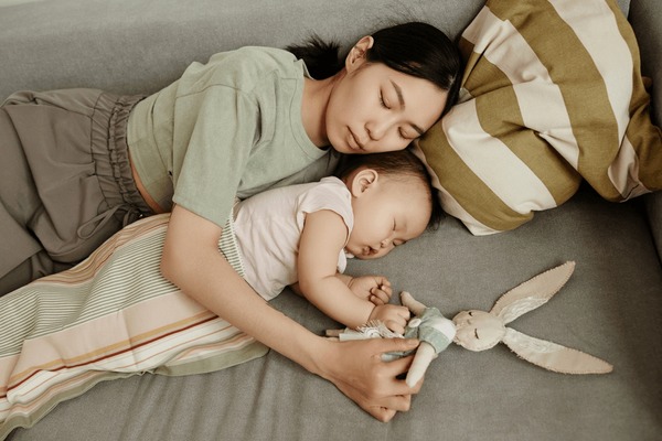 Một Đêm Ngủ Cùng Mẹ Và Dì Gallery 2