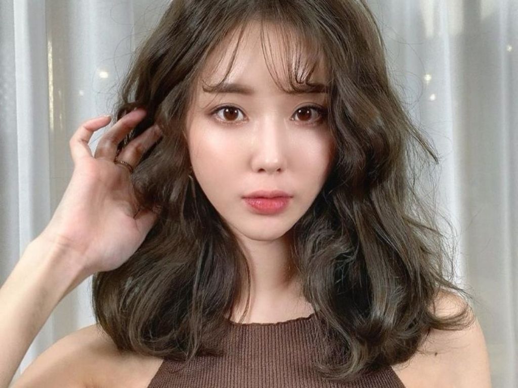 Tóc Xoăn Sóng Ngắn Ngắn Vai - Kiểu Tóc Năng Động Và Thời Thượng Gallery 1