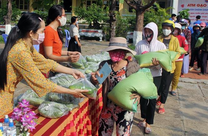 Những Việc Làm Giúp Đỡ Người Nghèo