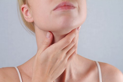 Nổi cục ở dưới cằm: Nguyên nhân, triệu chứng và cách điều trị