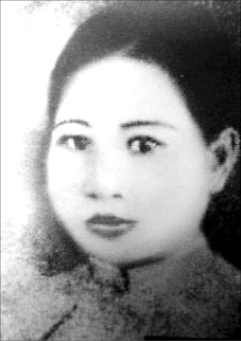 Nữ Phóng Viên Đầu Tiên Là Ai?
