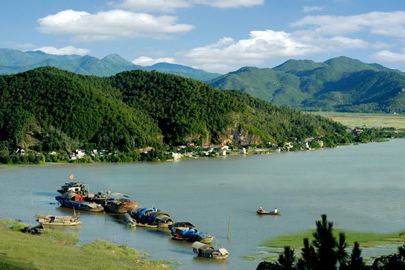 Núi Hồng Sông Lam