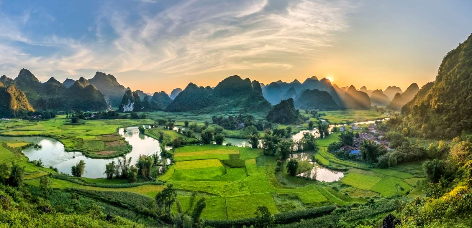 Núi Non Phong Cảnh Hữu Tình - Khám Phá Vẻ Đẹp Thiên Nhiên Tuyệt Vời