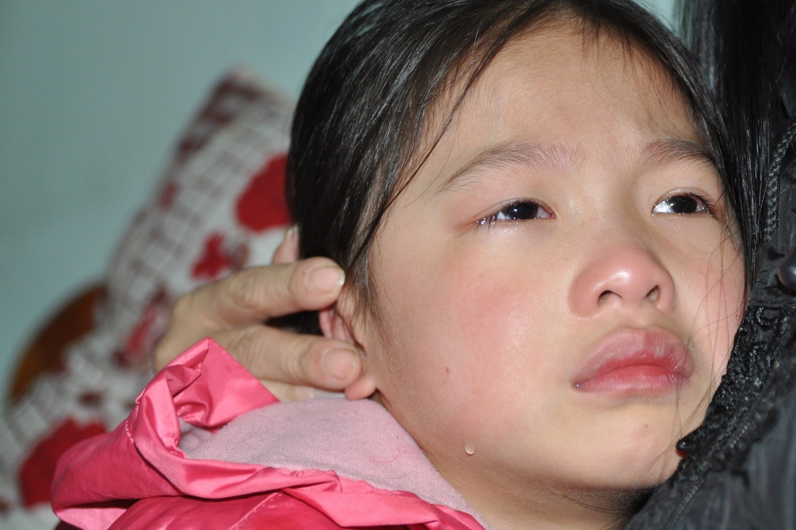 Nước mắt giàn giụa: Nguyên nhân, biểu hiện và cách khắc phục