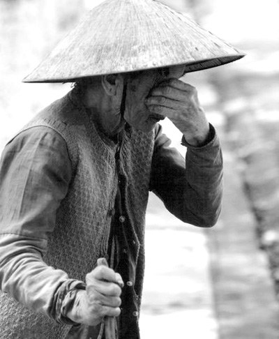 Ông Lão Ăn Xin: Cuộc Sống Khó Khăn Và Những Câu Chuyện Đáng Suy Ngẫm