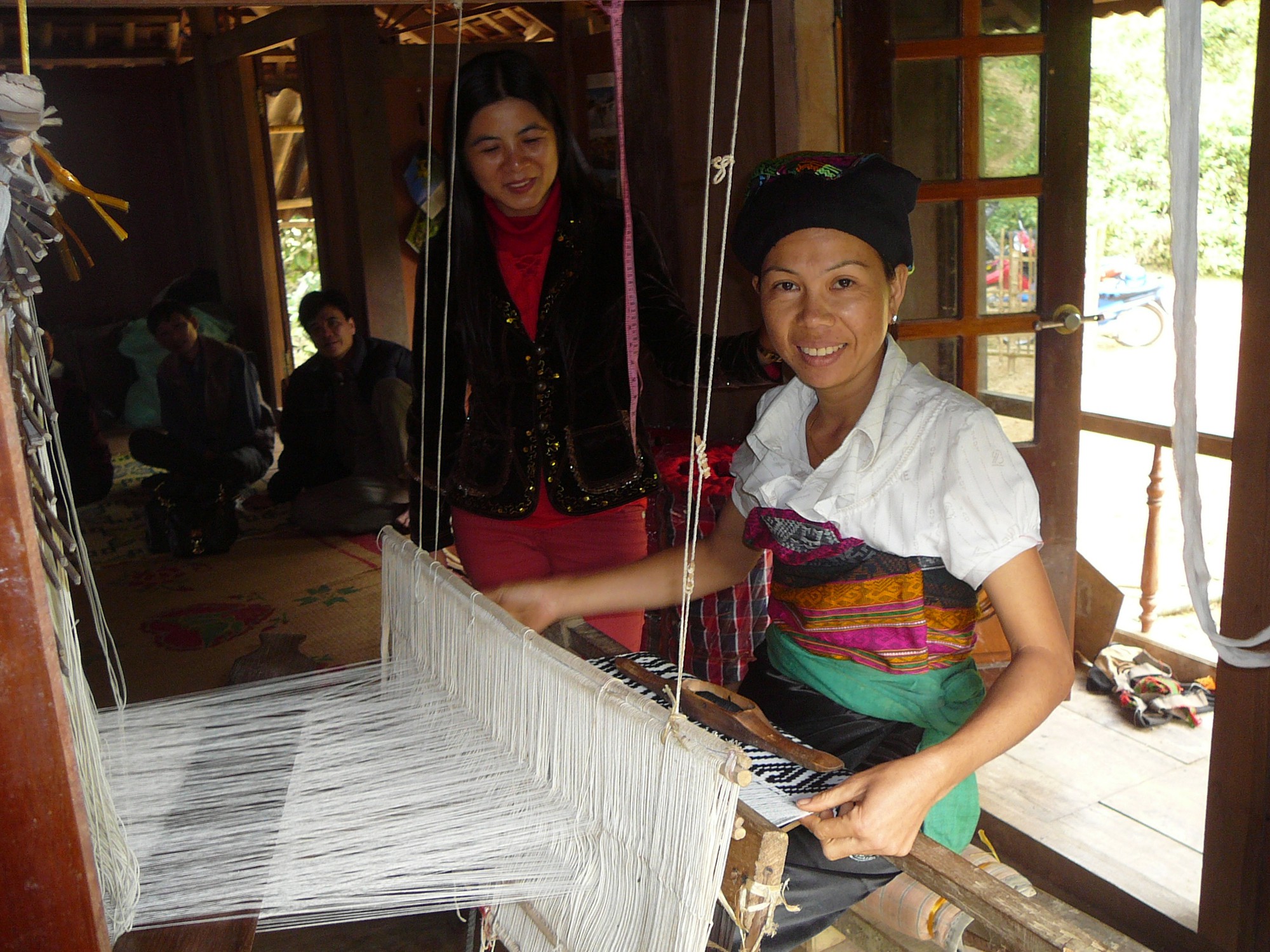 Em Là Con Gái Trong Khung Cửi Gallery 2