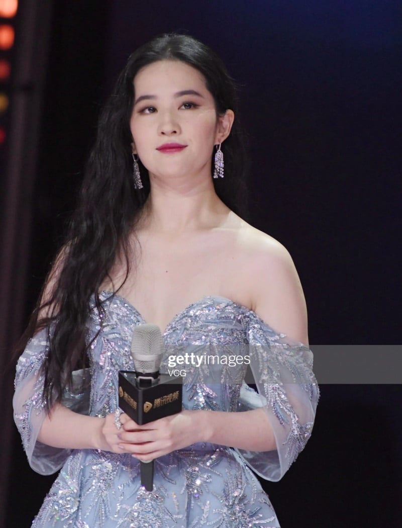 Vai Xuôi Hay Vai Ngang Đẹp? Gallery 1