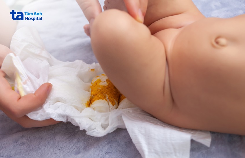 Phân trẻ có bọt: Nguyên nhân và cách xử lý