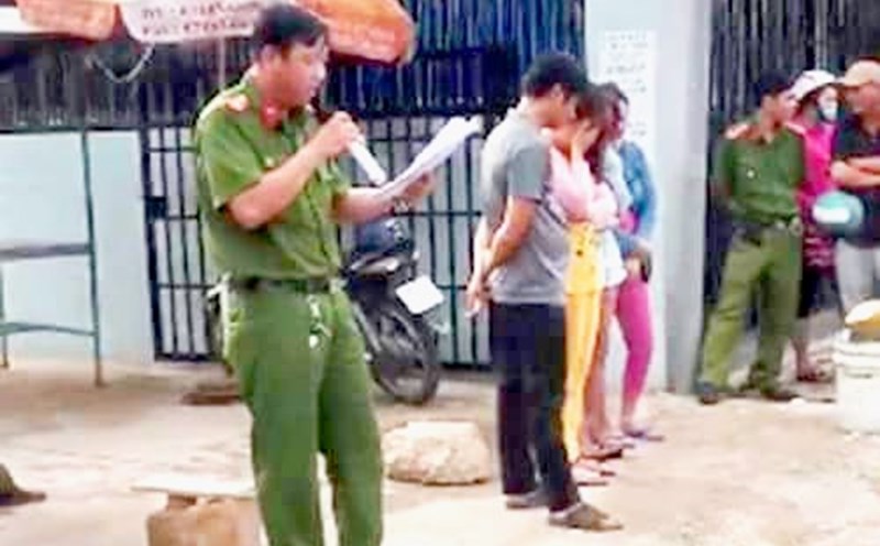 Bêu riếu là gì? Gallery 2