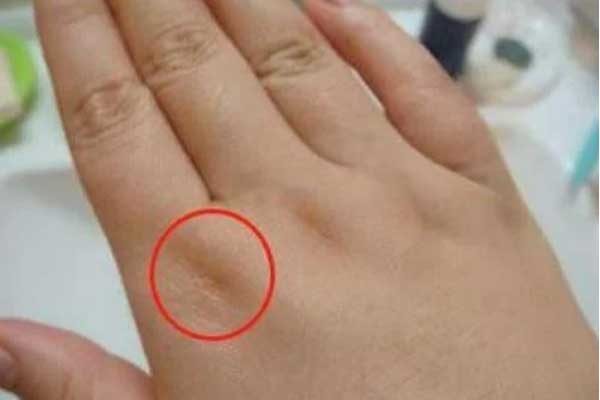 Phụ nữ có lòng bàn tay lõm: Bí ẩn và ý nghĩa