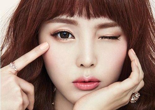 Phụ nữ nháy mắt trái: Điềm báo hay tín hiệu? Gallery 2