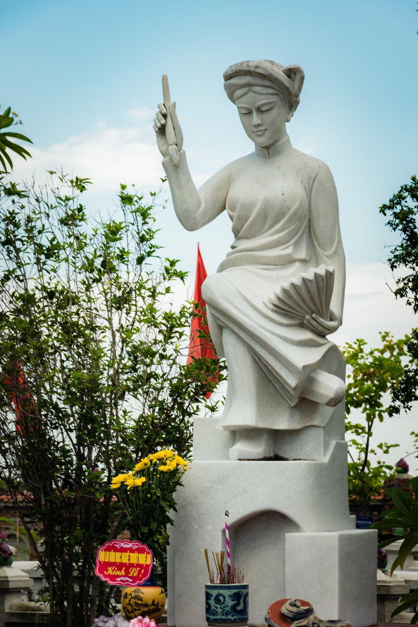 Quê Hồ Xuân Hương
