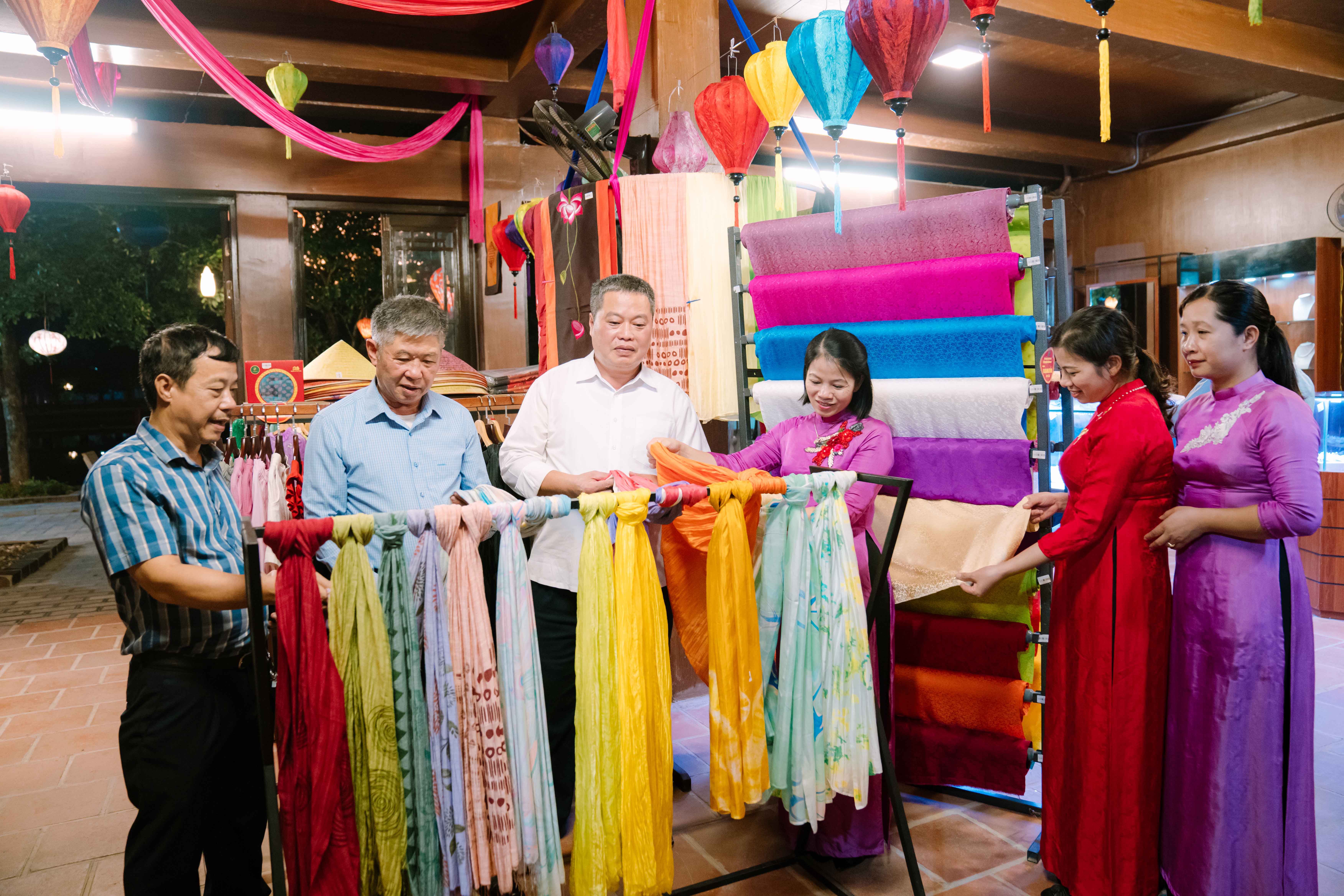 Làng Lụa Nha Xá Hà Nam - Nơi Gìn Giữ Tinh Hoa Nghề Dệt Truyền Thống Gallery 2