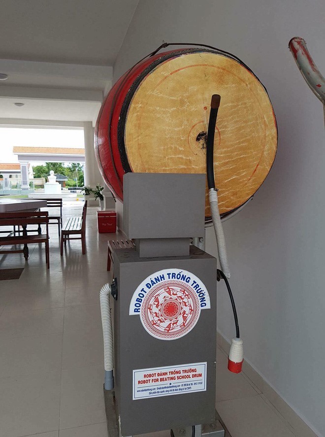Robot Đánh Trống Trường