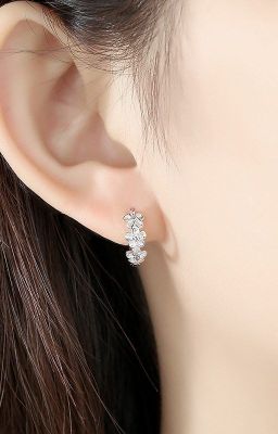 Rớt bông tai có điềm gì?