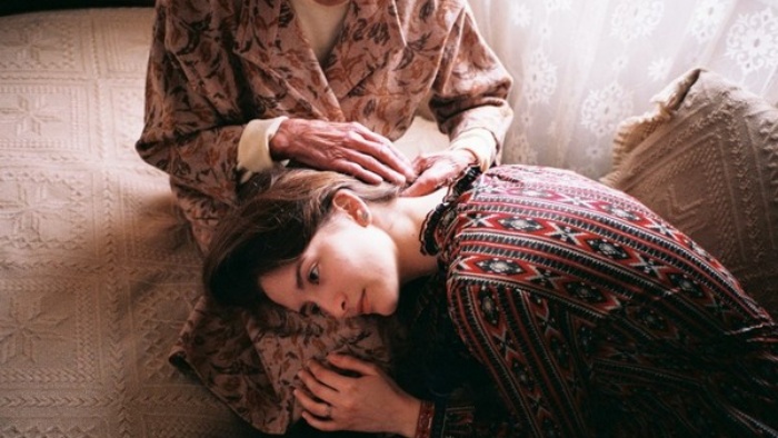 Sà vào lòng mẹ