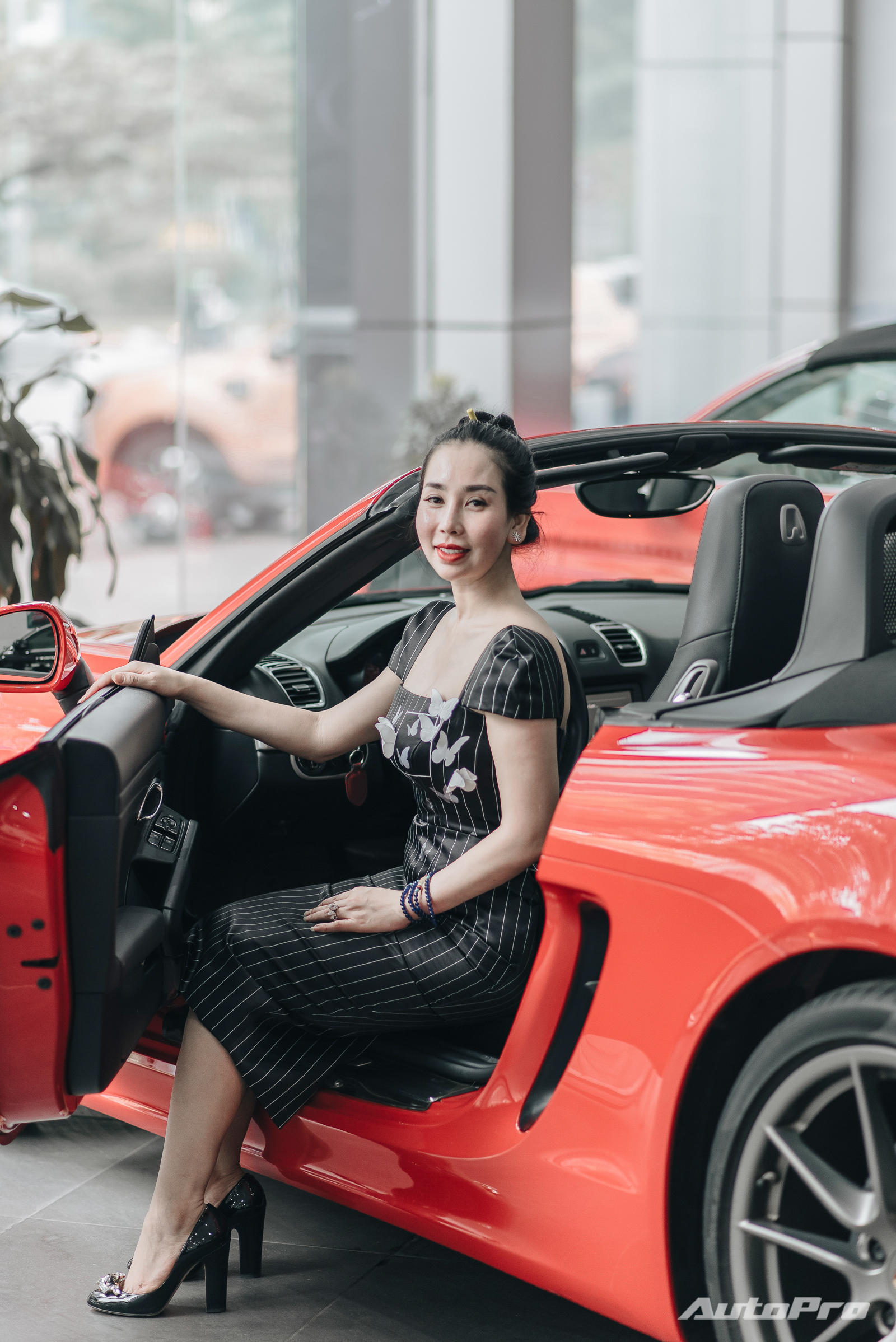 Sầm Huệ Minh Là Ai?