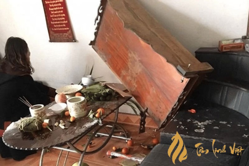 Sập bàn thờ vỡ bát hương: Điềm báo gì và cách hóa giải?
