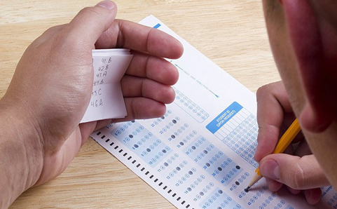 Sử dụng tài liệu trong thi cử: Rủi ro, hậu quả và giải pháp