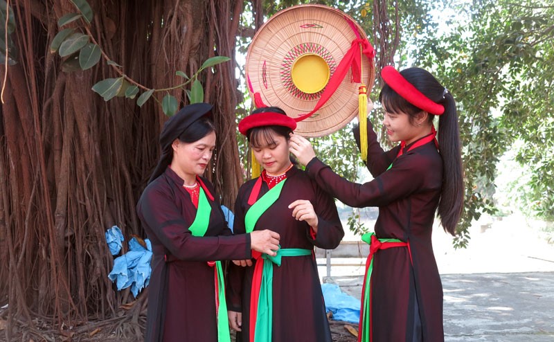 Cô Gái Xung Phong Hát Câu Quan Họ Gallery 1