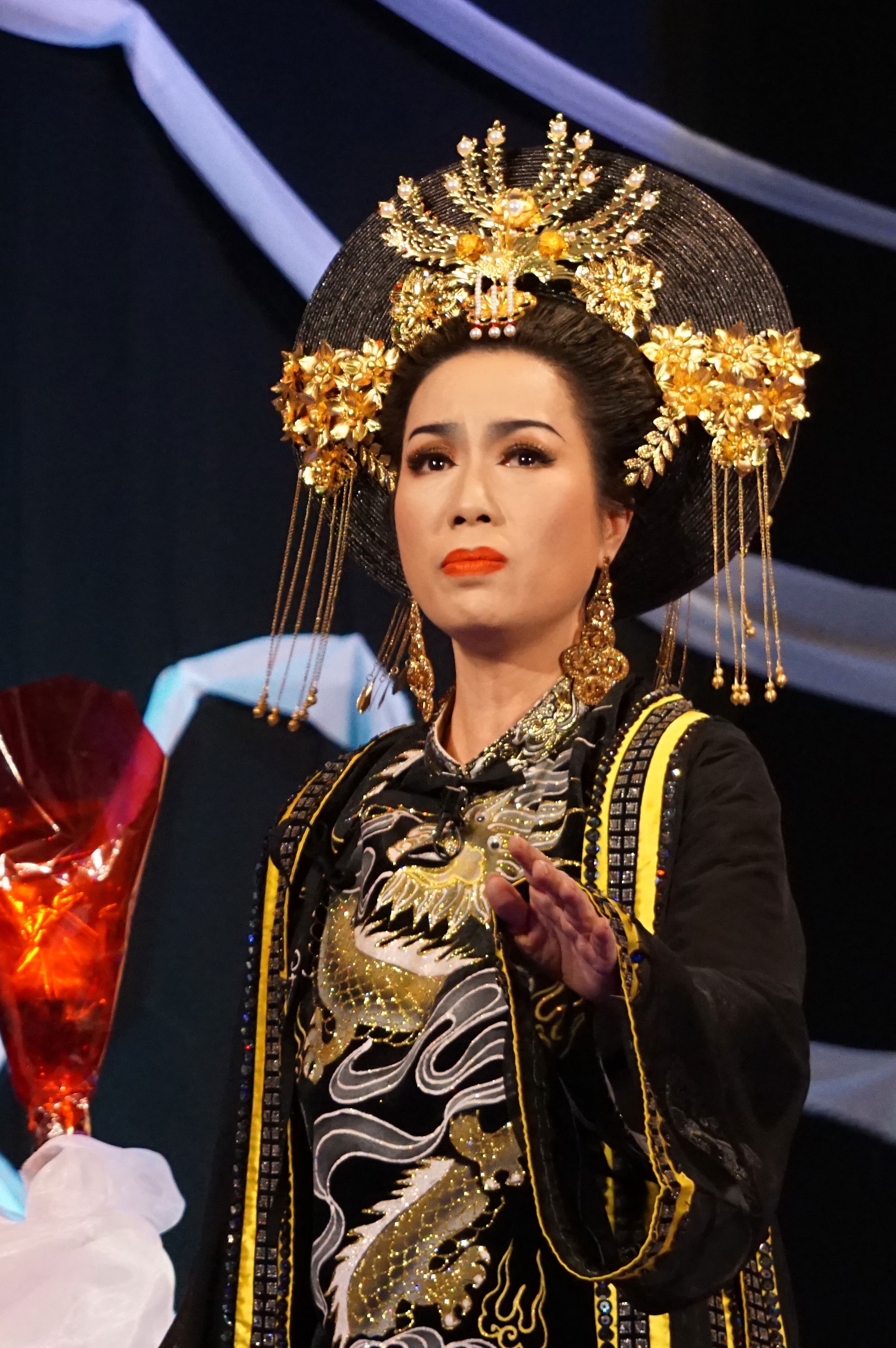 Thái hậu Dương Vân Nga nhường ngôi cho Lê Hoàn thể hiện điều gì? Gallery 1
