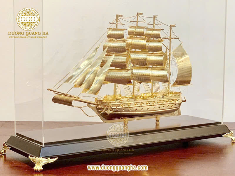 Thuyền Buồm Mạ Vàng: Sự Kết Hợp Hoàn Hảo Giữa Nghệ Thuật và Đẳng Cấp Gallery 1