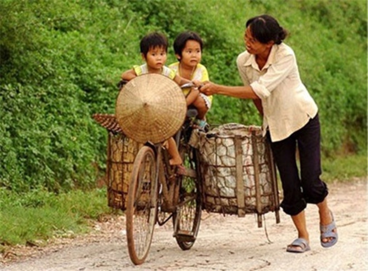 Sự Vất Vả Của Cha Mẹ: Những Hy Sinh Thầm Lặng Vì Con