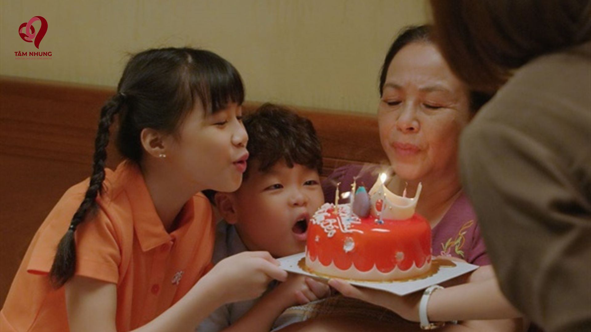 Suy nghĩ về đức hi sinh của người phụ nữ