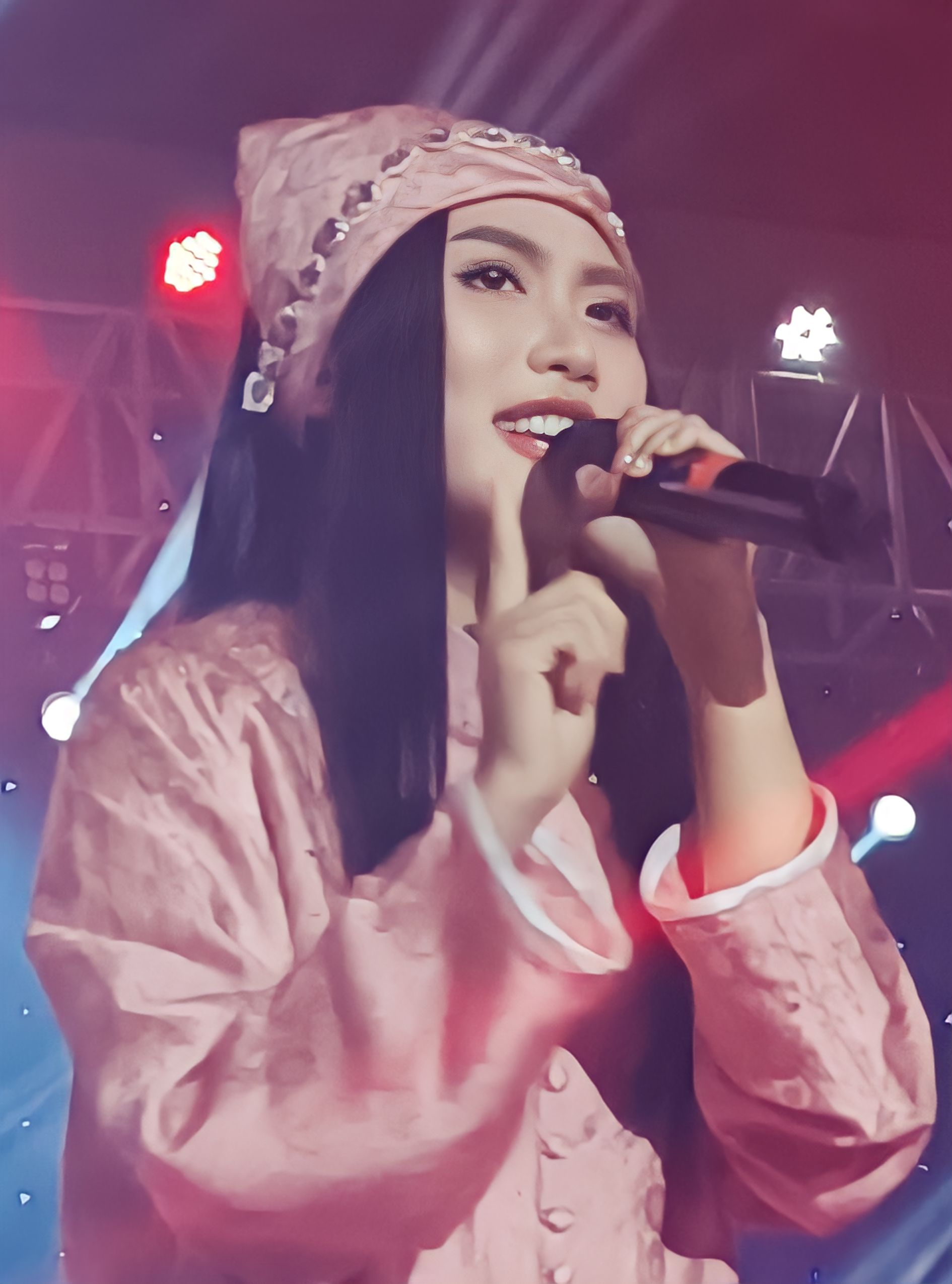 Tả Ca sĩ Phương Mỹ Chi