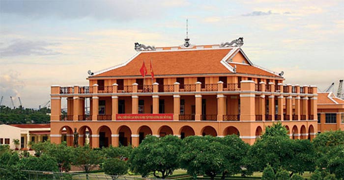 Tả cảnh Bến Nhà Rồng