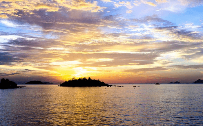 Tả cảnh biển Nha Trang lúc bình minh