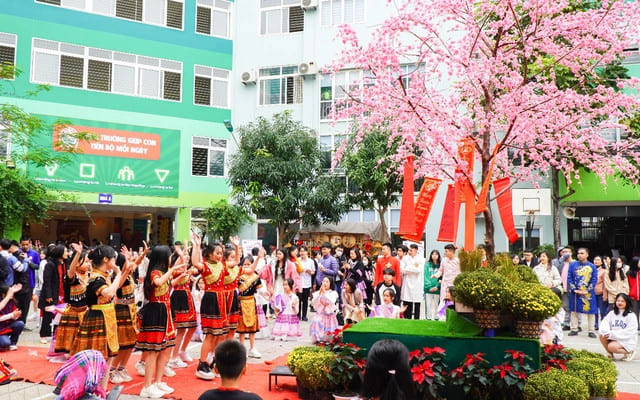 Tả Quang Cảnh Trường Em Vào Mùa Xuân Lớp 5 Gallery 1