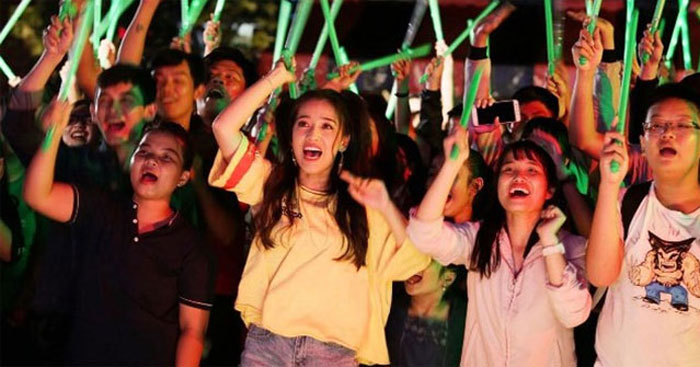 Mải mê dán hình thần tượng: Hiện tượng đáng báo động hay sở thích cá nhân? Gallery 1