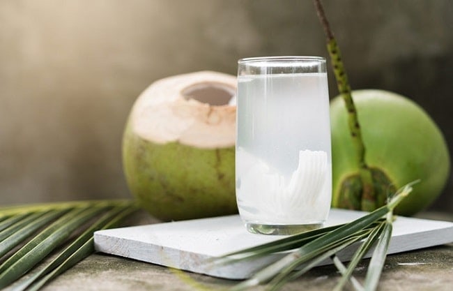 Tác dụng tuyệt vời của nước dừa xiêm đối với sức khỏe