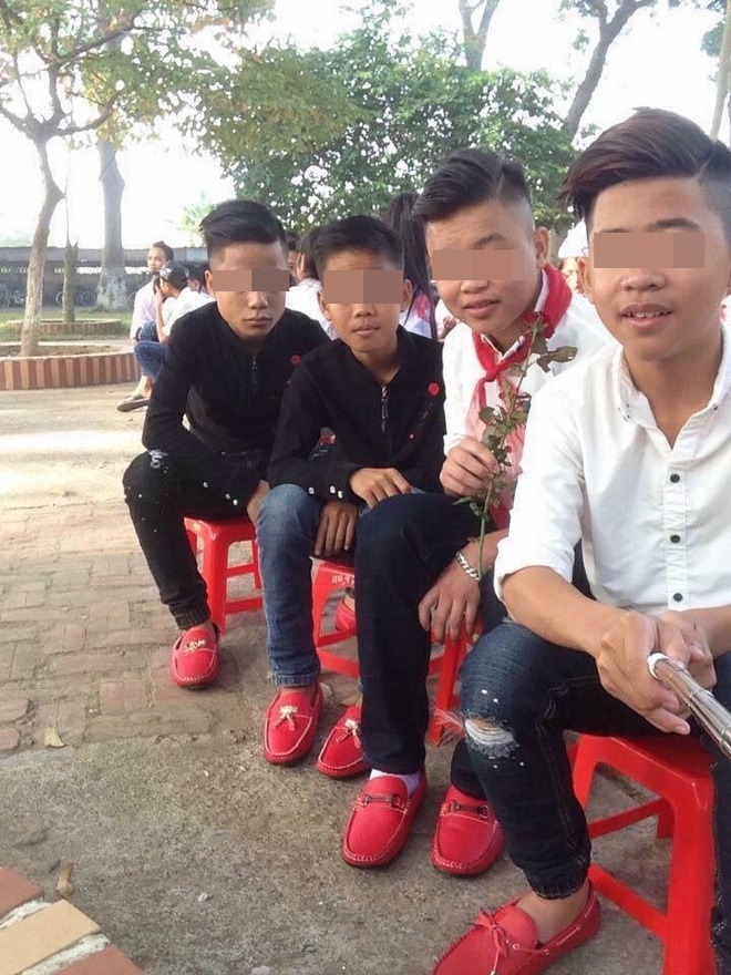 Giày Lười Đỏ Trẻ Trâu: Phong Cách Cá Tính Dành Cho Bạn Gallery 1