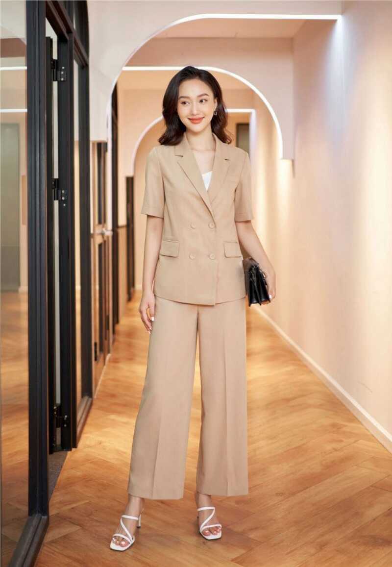 Bộ Vest Nữ Cộc Tay: Sang Trọng, Thời Thượng & Thoải Mái Gallery 1
