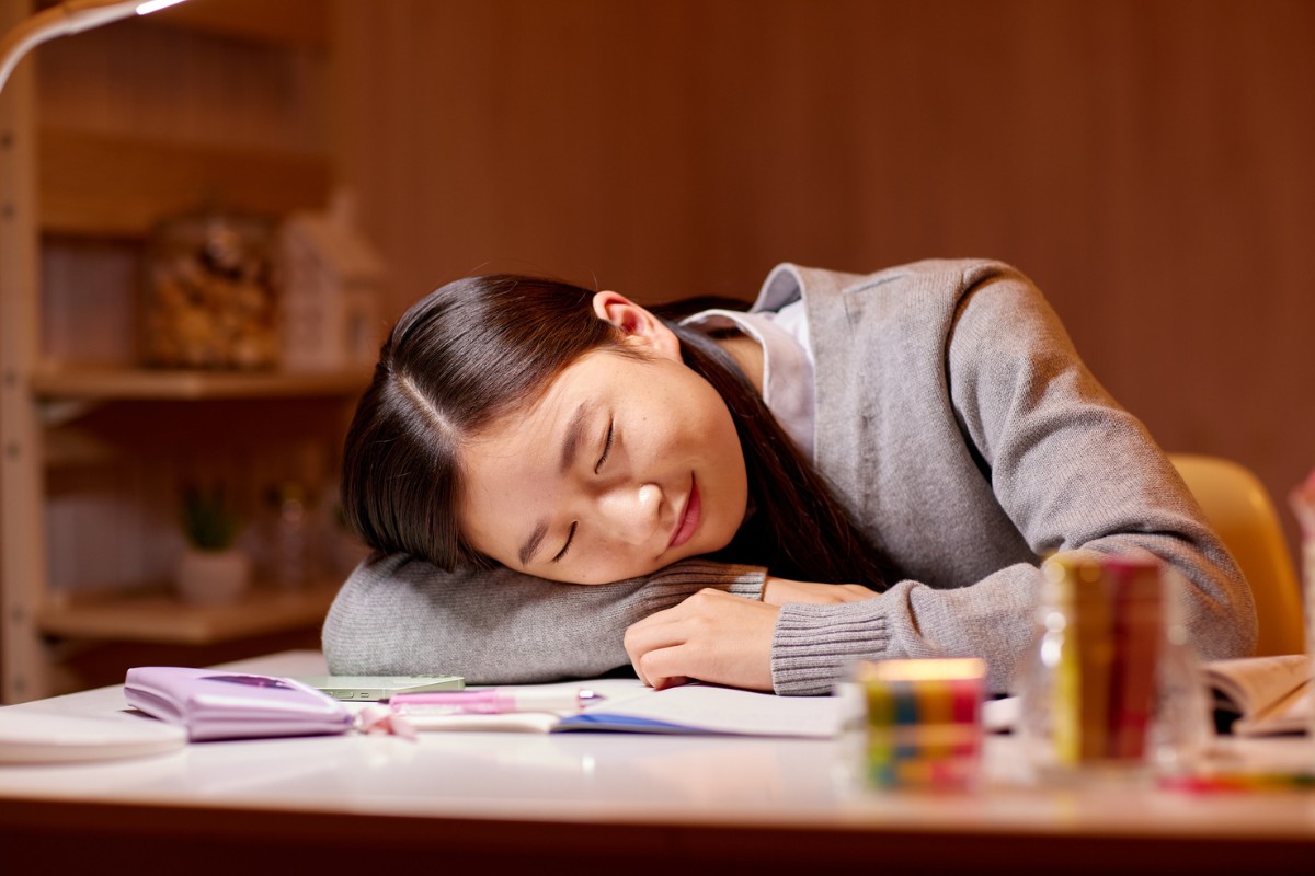 Tại sao ngủ trưa dậy lại đói?