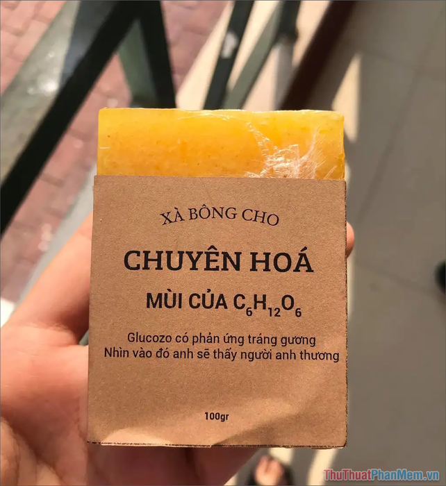 Tán Gái Bằng Hóa Học: Bí Kíp Thu Hút Cô Ấy Bằng Những Phản Ứng Hóa Học Tuyệt Vời