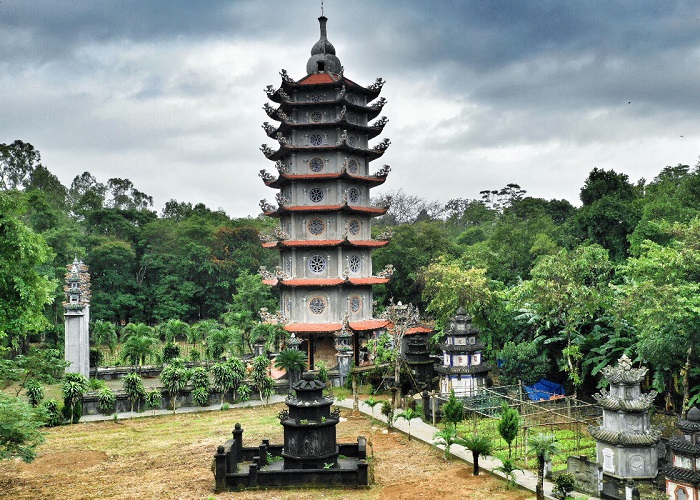 Chùa ở Quảng Ngãi - Khám phá những ngôi chùa cổ kính và linh thiêng Gallery 2