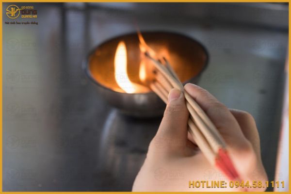 Thắp Hương Xong Bao Lâu Thì Hóa Vàng?